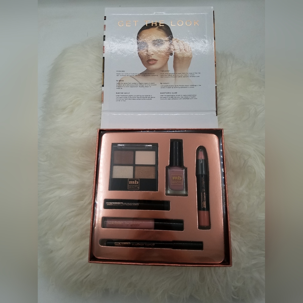 Mb Modern Beauty Essentials Cosmetic Collection. - Picture 2 of 4